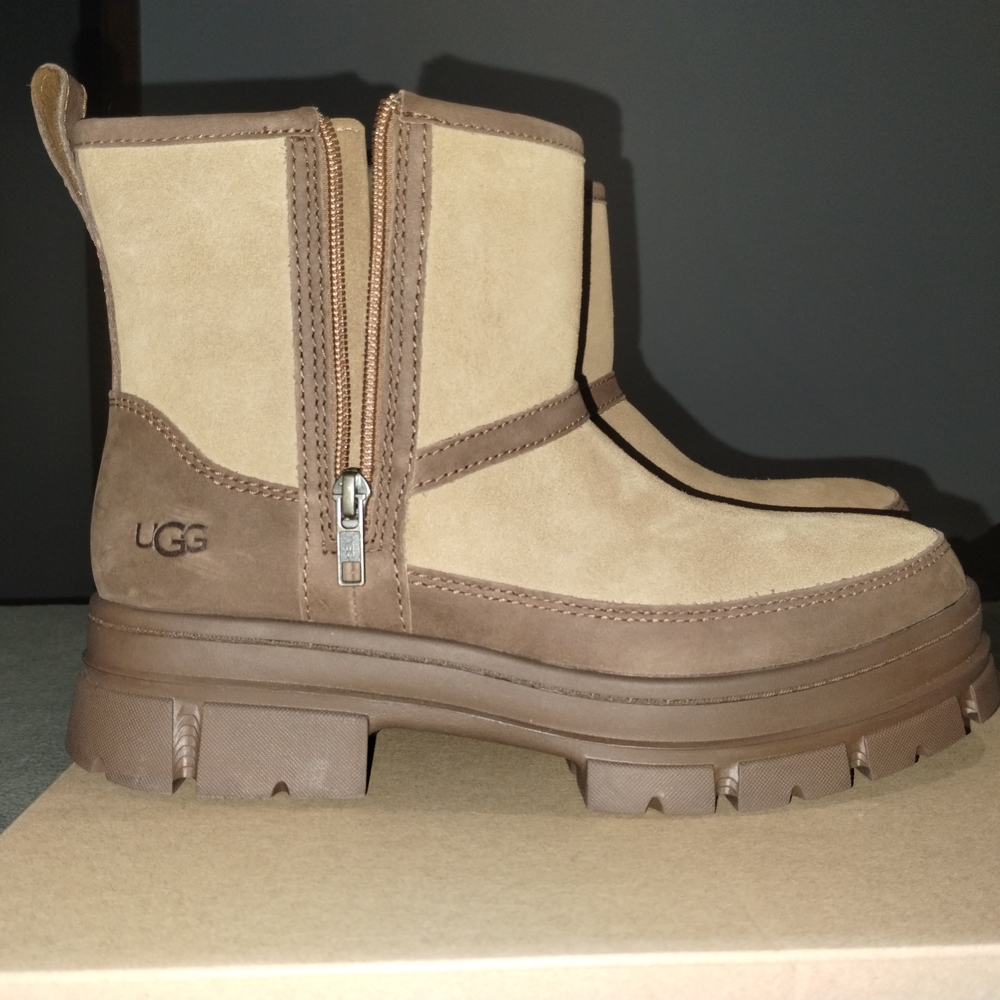 UGG Women's Ashton Zip Boots NWT